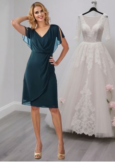 Elegant V-Neck Chiffon Knee-Length Mother of the Bride Dress – Sheath Silhouette