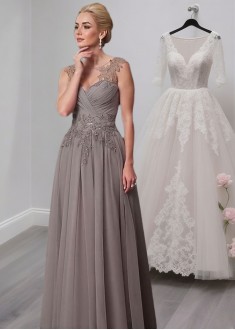 Tulle A-Line Mother of the Bride Dress with Bateau Neck and Appliques