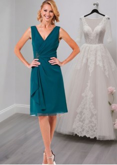 Chiffon V-Neck Knee-Length A-Line Mother of the Bride Dress