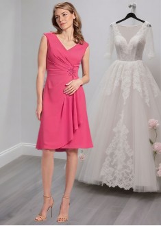 Chiffon V-Neck Knee Length Mother of the Bride Dresses Online Chiffon V-Neck Knee Length Mother of the Bride Dresses Online