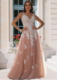 Elegant Floor-Length Tulle V-Neck Prom Dress with Applique Details